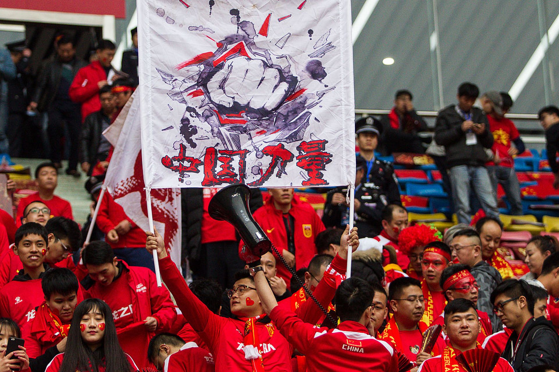 球队之间的激烈角逐引起广泛关注 球队之间的激烈角逐引起广泛关注