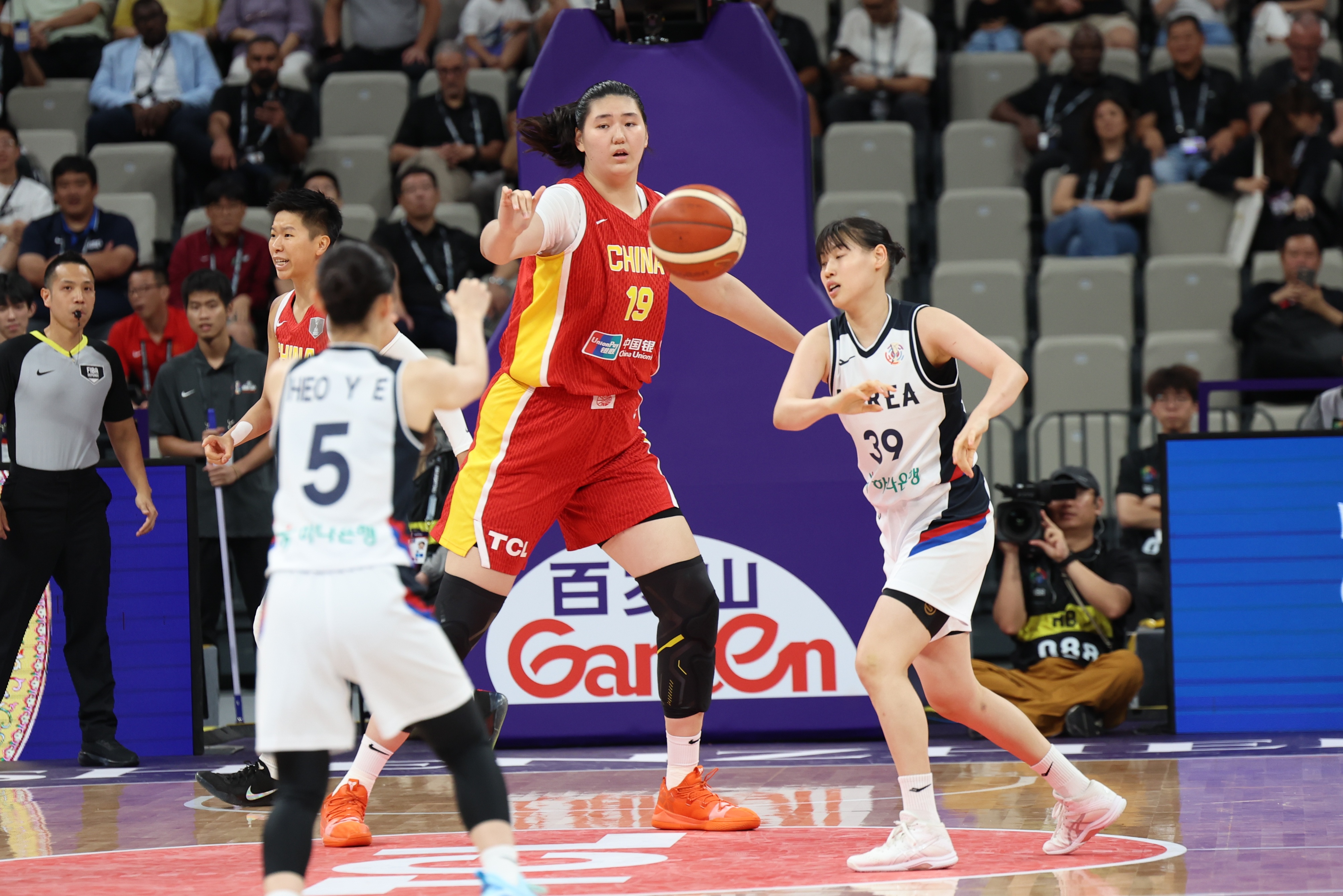 哥伦比亚女篮队实现历史性胜利