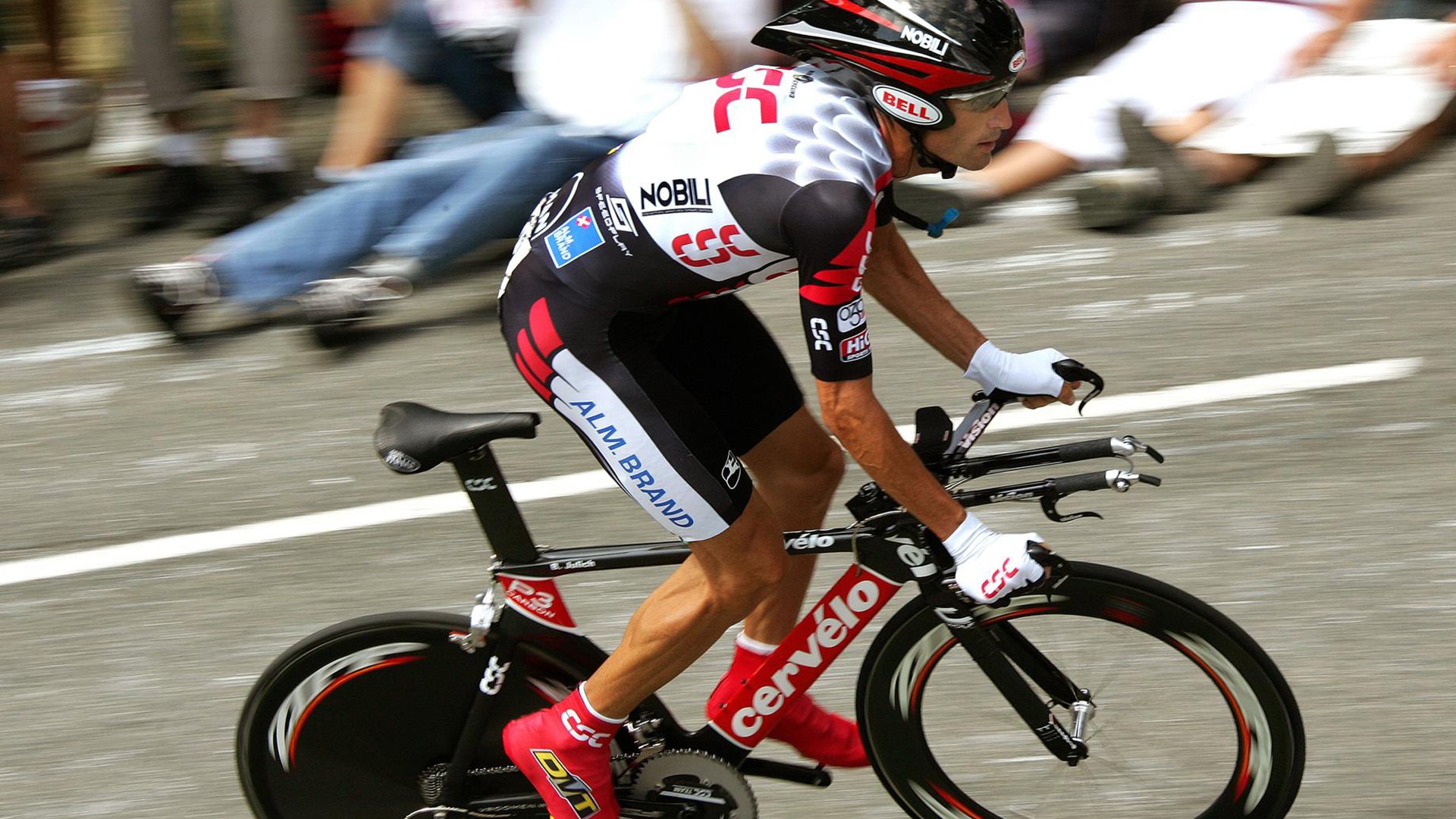 霓虹赛道上的胜负手,当小贾伦点亮F1街道赛之夜