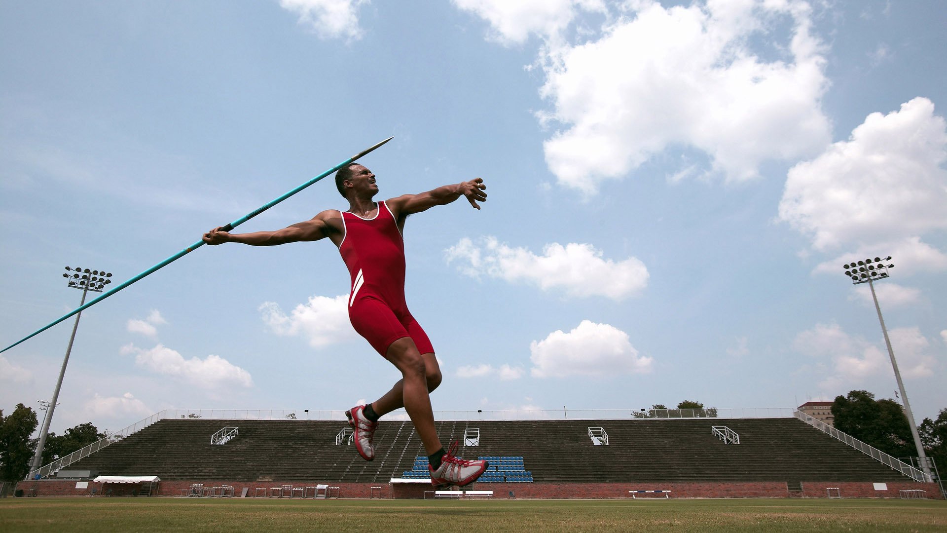 季后赛抢七之夜，萨内压力下完成爆发